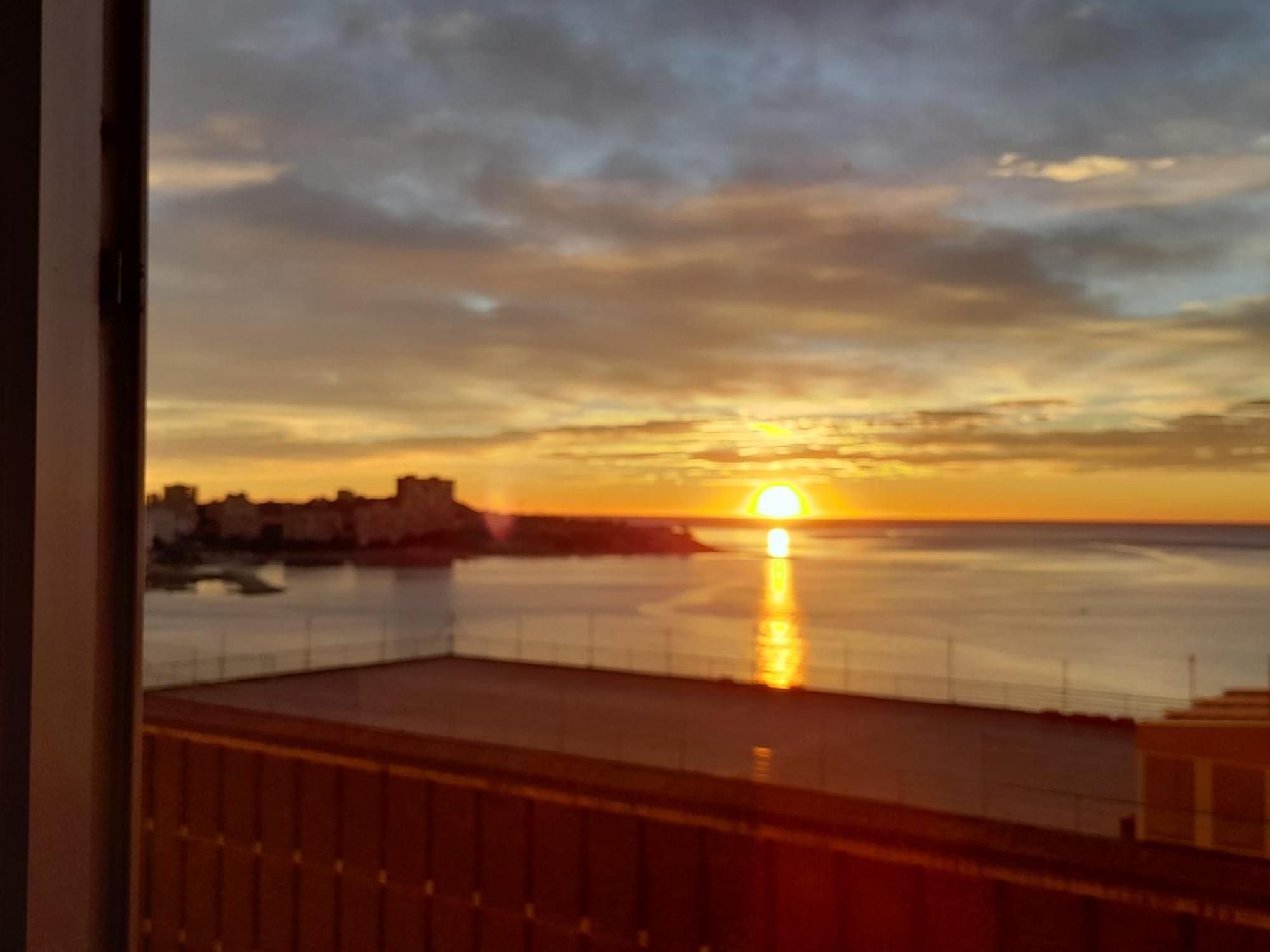 A 50 Metros Del Mar Y En 2 Paradas De Bus Estas En El Centro De アリカンテ エクステリア 写真